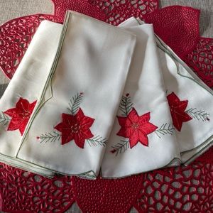 Set of 4 holiday napkins